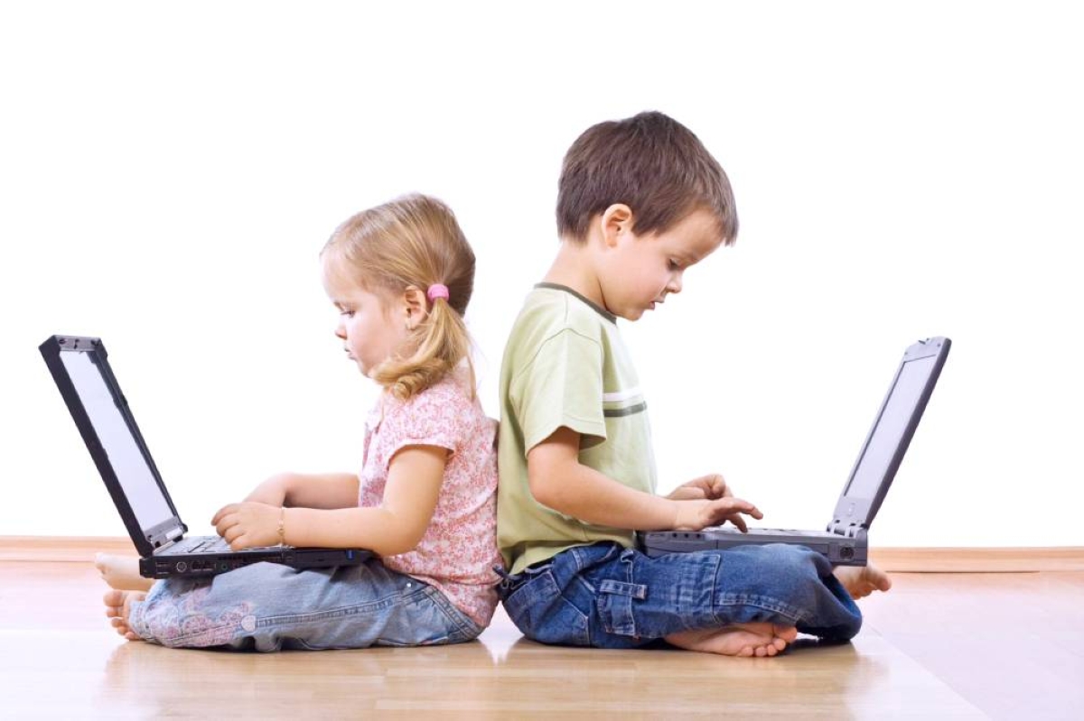 التعرّض للشاشات يهدد الطفل بمخاطر قلبية التعرّض للشاشات يهدد الطفل بمخاطر قلبية