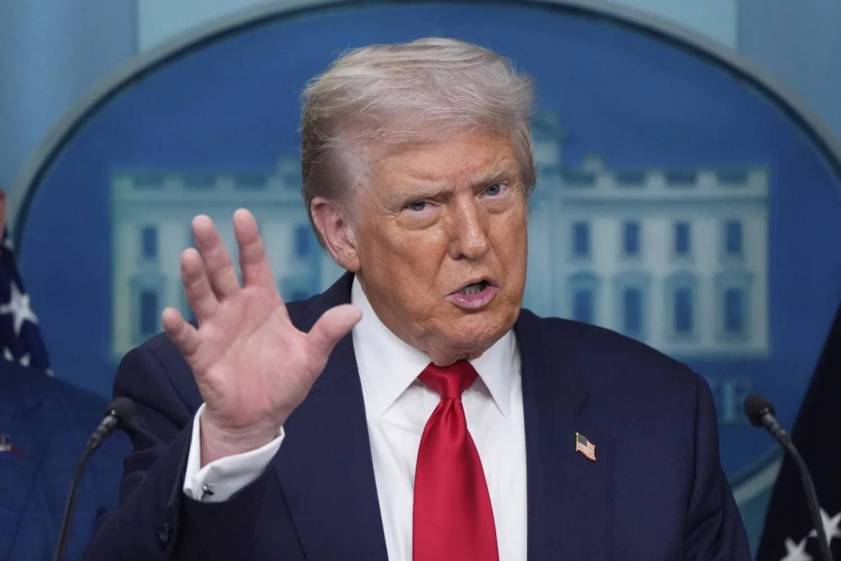 ترمب: عقد اجتماع ثلاثي مع بوتين وزيلينسكي يعتمد على نجاحات قمة ألاسكا ترمب: عقد اجتماع ثلاثي مع بوتين وزيلينسكي يعتمد على نجاحات قمة ألاسكا