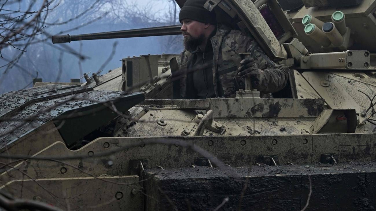 لماذا نشرت أوكرانيا تعزيزات عسكرية على جبهة الشرق؟