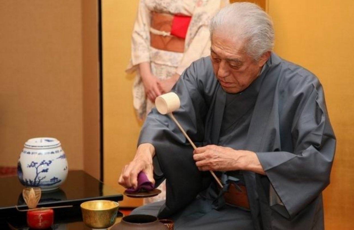 وفاة معلم فن الشاي الياباني سن جنشيتسو عن 102 عام