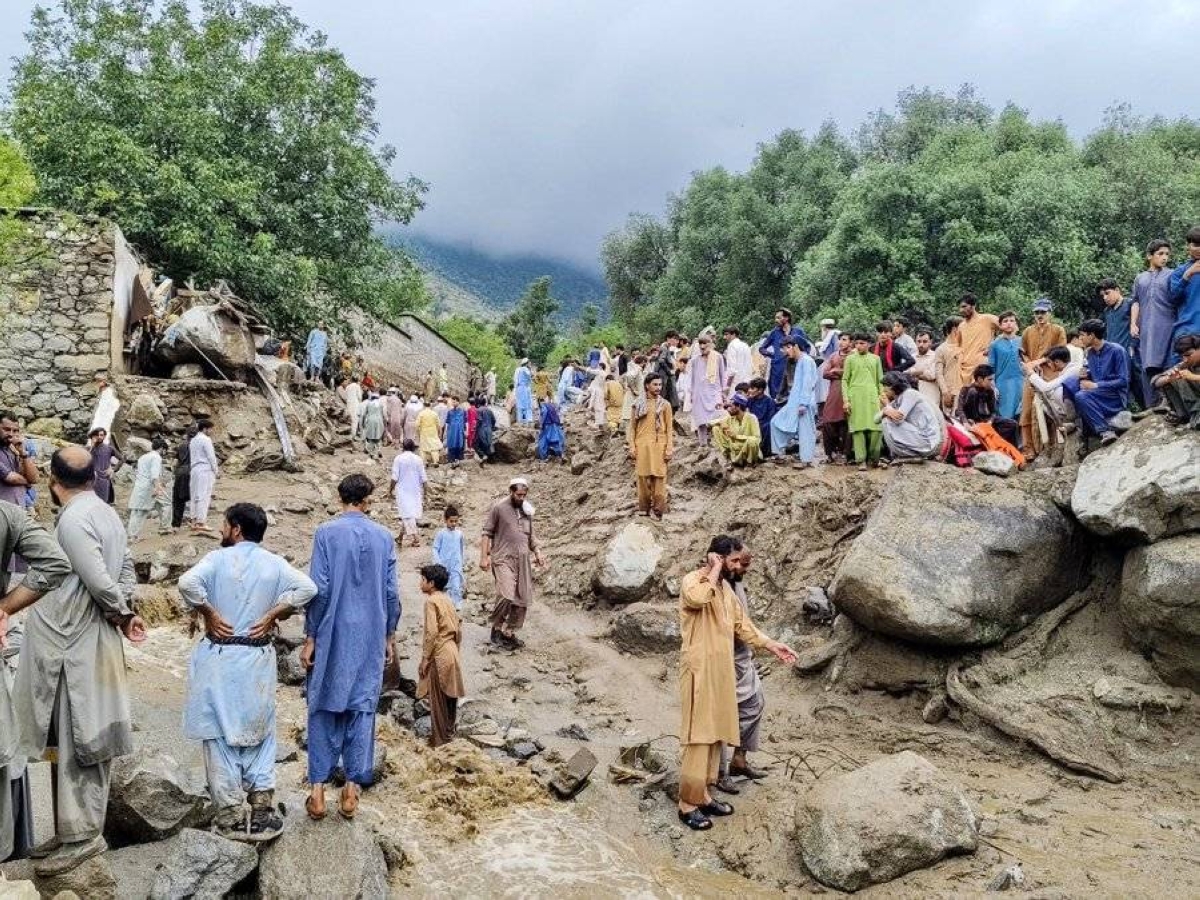 320 قتيلاً في 48 ساعة.. فيضانات مدمّرة تضرب شمال باكستان 320 قتيلاً في 48 ساعة.. فيضانات مدمّرة تضرب شمال باكستان