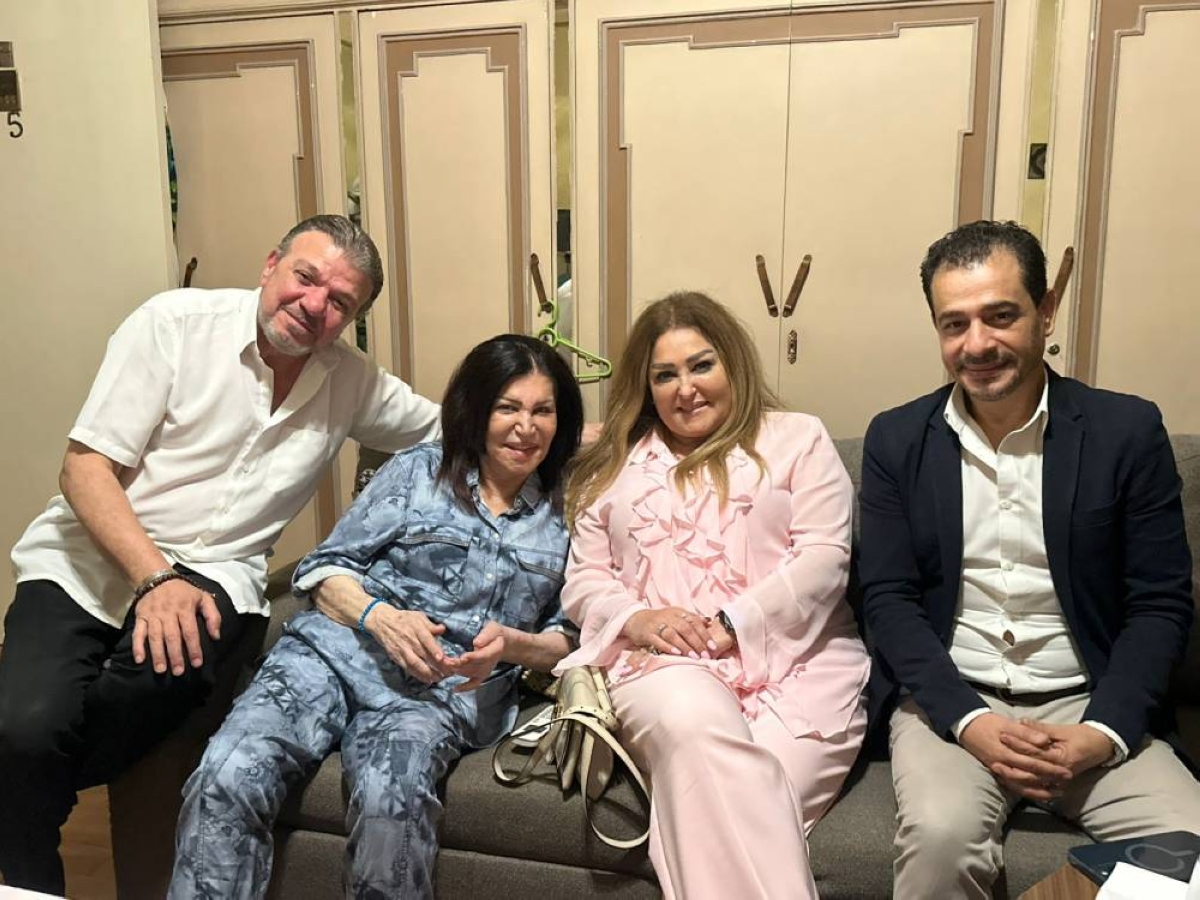 بعد استغاثتها.. وفد «الثقافة» و«المهن التمثيلية» يزور نجوى فؤاد بالقاهرة