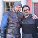 ياسر جلال لـ «عكاظ»: تيمور تيمور كان فارساً وضحكته لا تفارق الكواليس