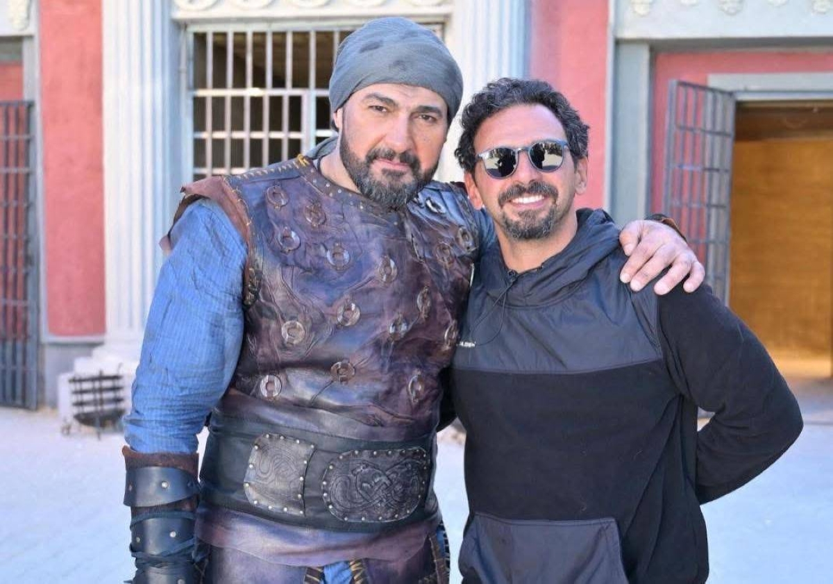 ياسر جلال لـ «عكاظ»: تيمور تيمور كان فارساً وضحكته لا تفارق الكواليس