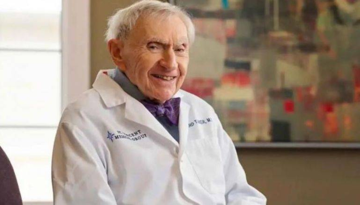 عند 103 سنوات.. الطبيب الأكبر سناً في العالم يبوح بـ «سر الـ100»