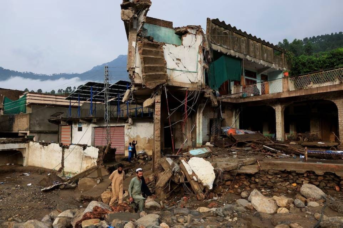 فيضانات مدمرة في باكستان.. أكثر من 300 قتيل واستئناف جهود الإنقاذ في بونير