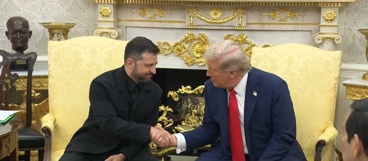 بين الانتقام والطرافة.. بدلة زيلينسكي تحرج صحفياً! بين الانتقام والطرافة.. بدلة زيلينسكي تحرج صحفياً!