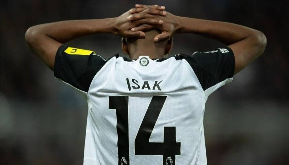 نيوكاسل يُكذّب إيزاك: لم نعدك بالرحيل نيوكاسل يُكذّب إيزاك: لم نعدك بالرحيل