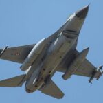 انفجار مروع لمقاتلة أمريكية في مطار ماليزي