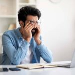 إجهاد العين الرقمي.. كيف تحافظ على رؤيتك في عالم الشاشات؟