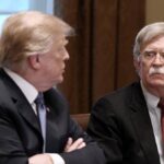 لماذا اقتحم «التحقيقات الفيدرالي» منزل مستشار ترمب السابق؟