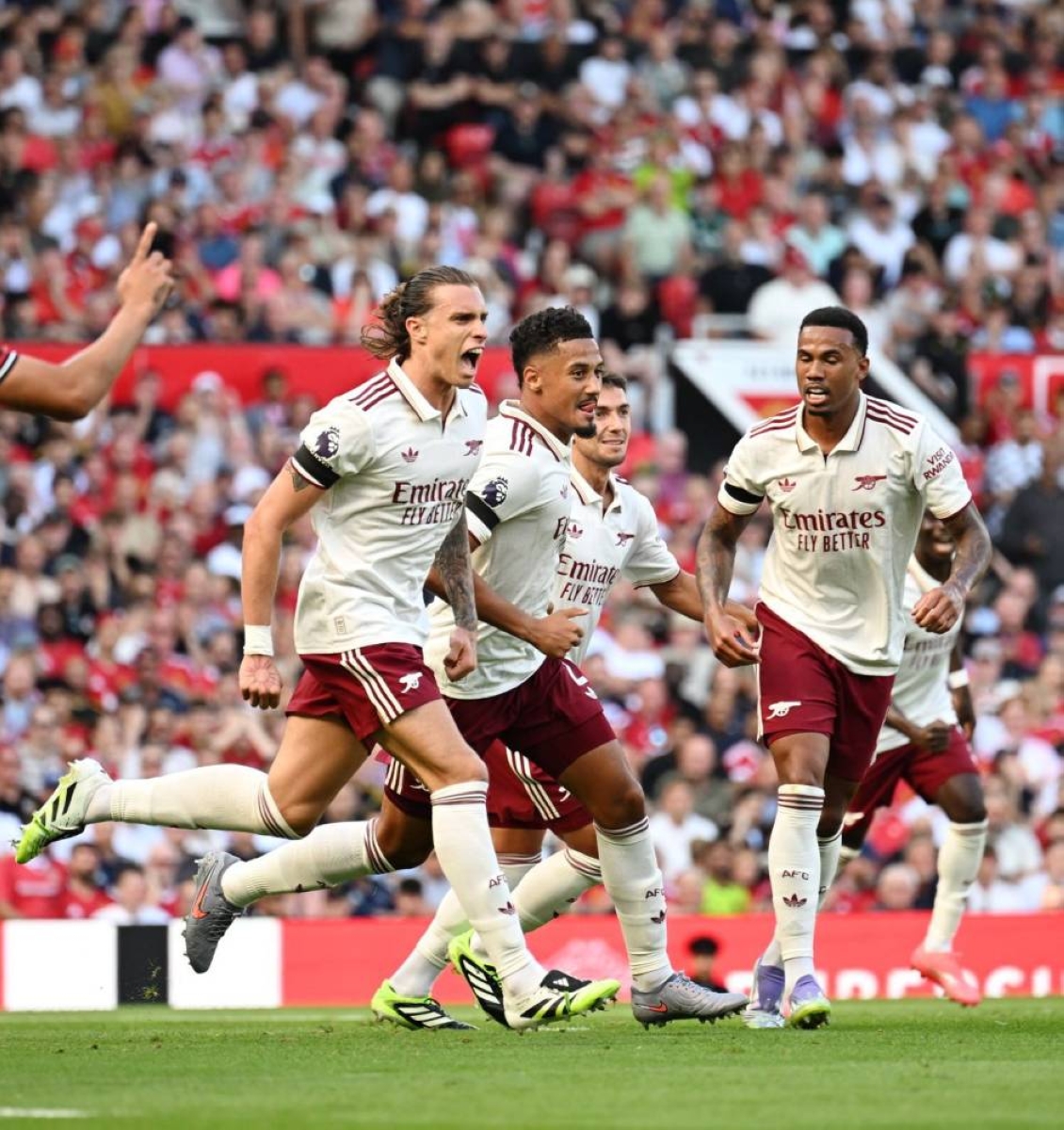 أرسنال يستضيف ليدز يونايتد لمواصلة الانطلاقة