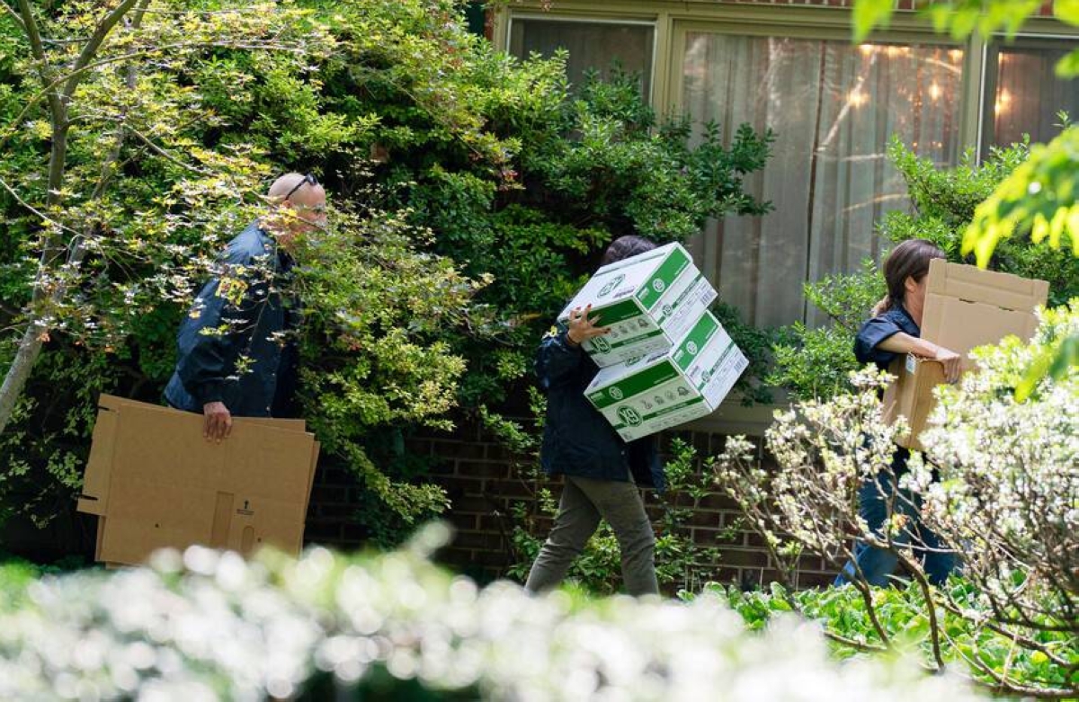 رداً على اقتحام منزل مستشاره السابق.. ترمب: شاهدت الخبر على التلفزيون !
