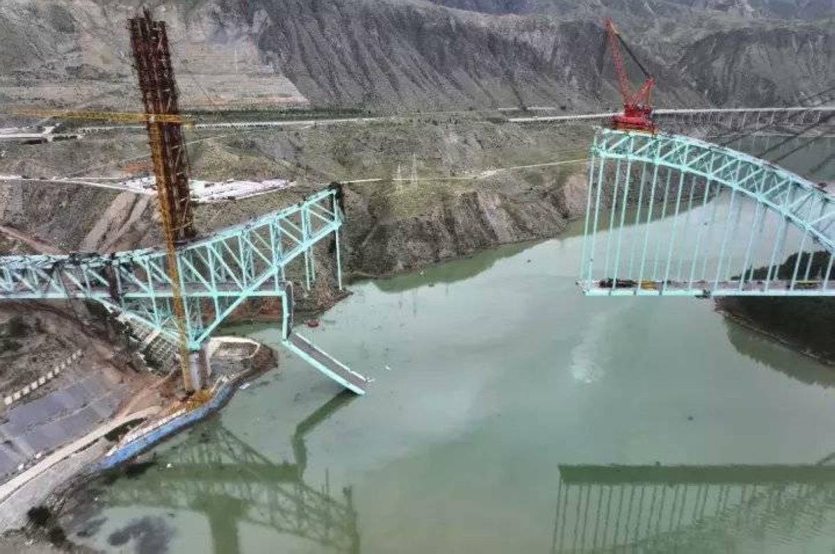 الصين تُطلق عملية بحث واسعة عن مفقودين في انهيار مشروع عملاق بالبلاد.. ما القصة؟ الصين تُطلق عملية بحث واسعة عن مفقودين في انهيار مشروع عملاق بالبلاد.. ما القصة؟