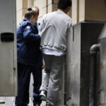 اتهام طبيب بتسجيل 4500 فيديو سري لزميلاته في الحمامات بأستراليا