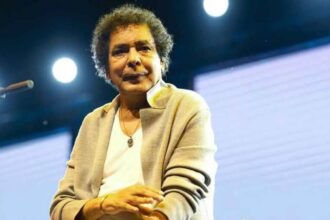 محمد منير يطمئن جمهوره بعد تعافيه من وعكته الصحية