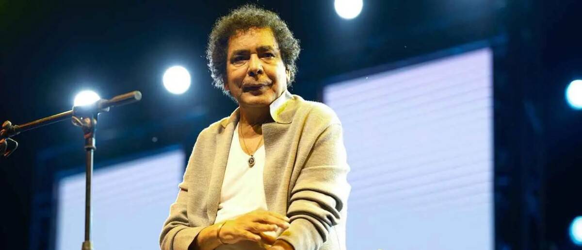 محمد منير يطمئن جمهوره بعد تعافيه من وعكته الصحية محمد منير يطمئن جمهوره بعد تعافيه من وعكته الصحية