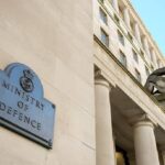 بريطاني يقاضي وزارة الدفاع.. لأن زملاءه لم يكرموه