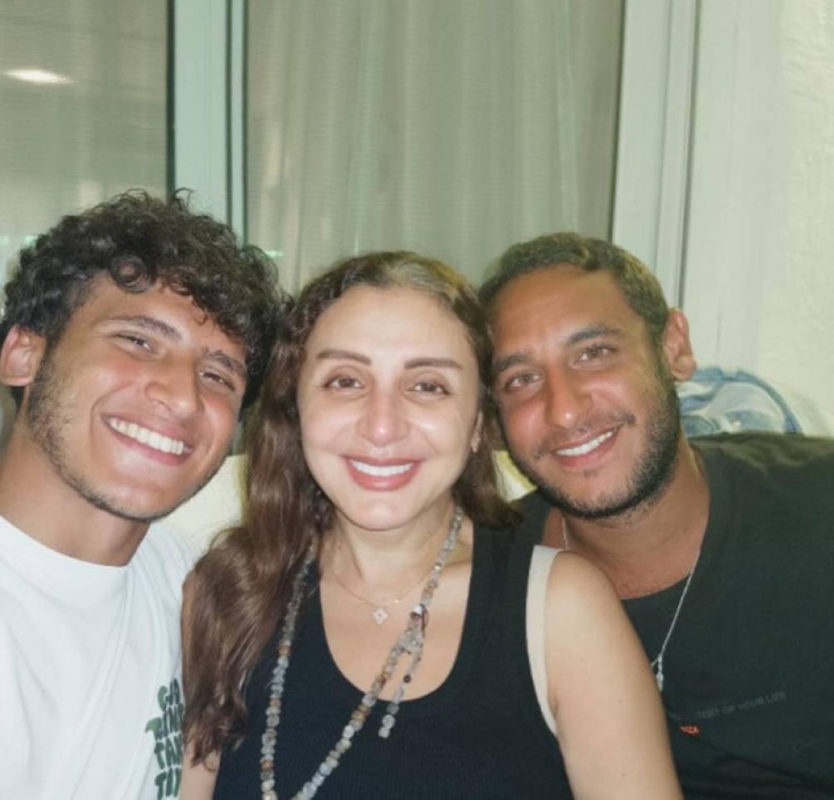 أول ظهور لـ«أنغام» بعد تعافيها وعودتها إلى مصر أول ظهور لـ«أنغام» بعد تعافيها وعودتها إلى مصر