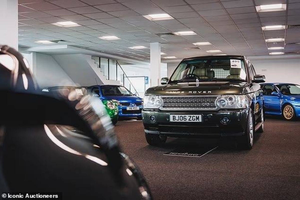 بـ 175 ألف جنيه إسترليني.. رينج روفر الملكة إليزابيث تُباع بـ 10 أضعاف قيمتها السوقية بـ 175 ألف جنيه إسترليني.. رينج روفر الملكة إليزابيث تُباع بـ 10 أضعاف قيمتها السوقية