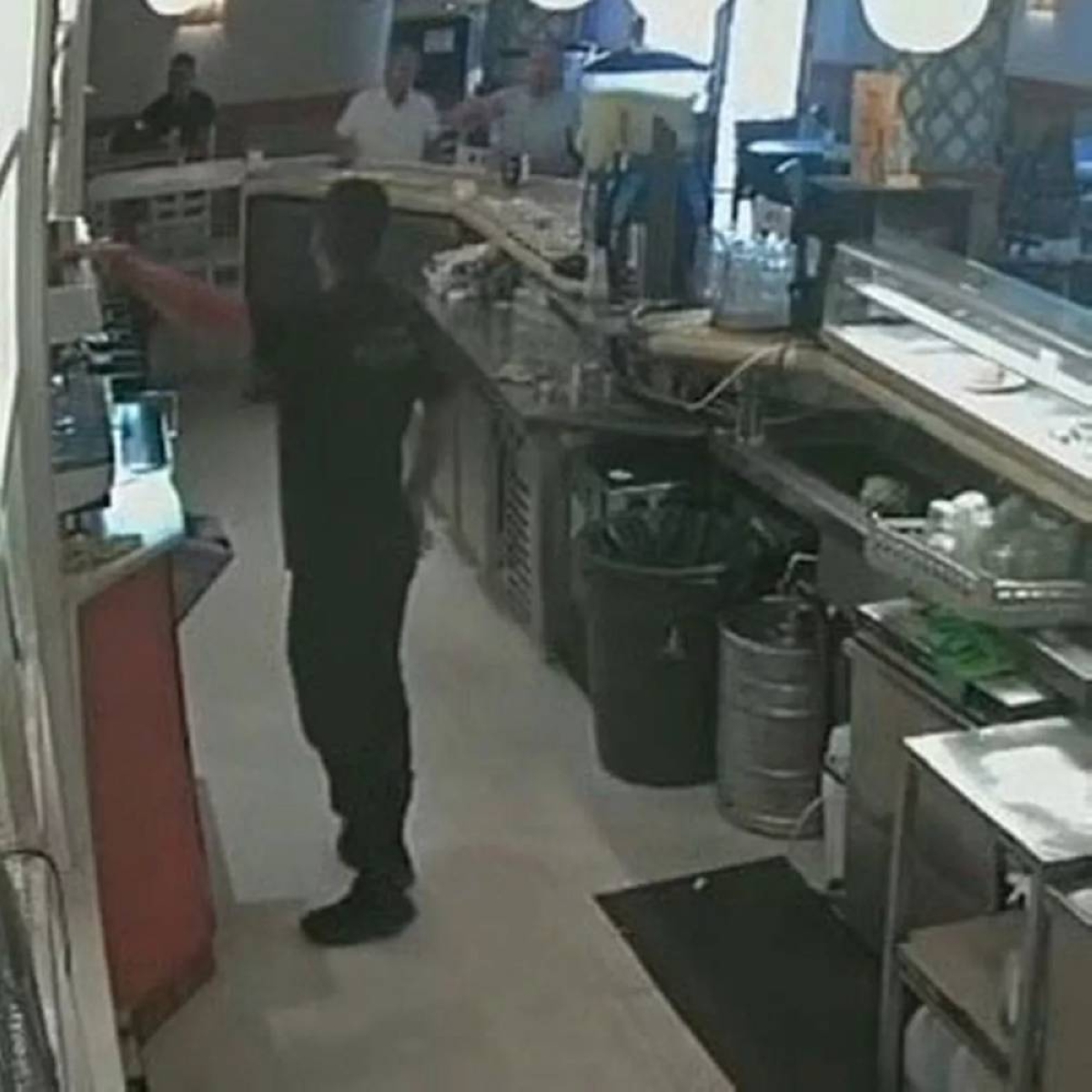 بسبب المايونيز.. رجل يحرق مقهى في إشبيلية!