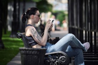 في معركة السيطرة على التكنولوجيا.. روسيا تستبدل «واتساب» بتطبيق محلي