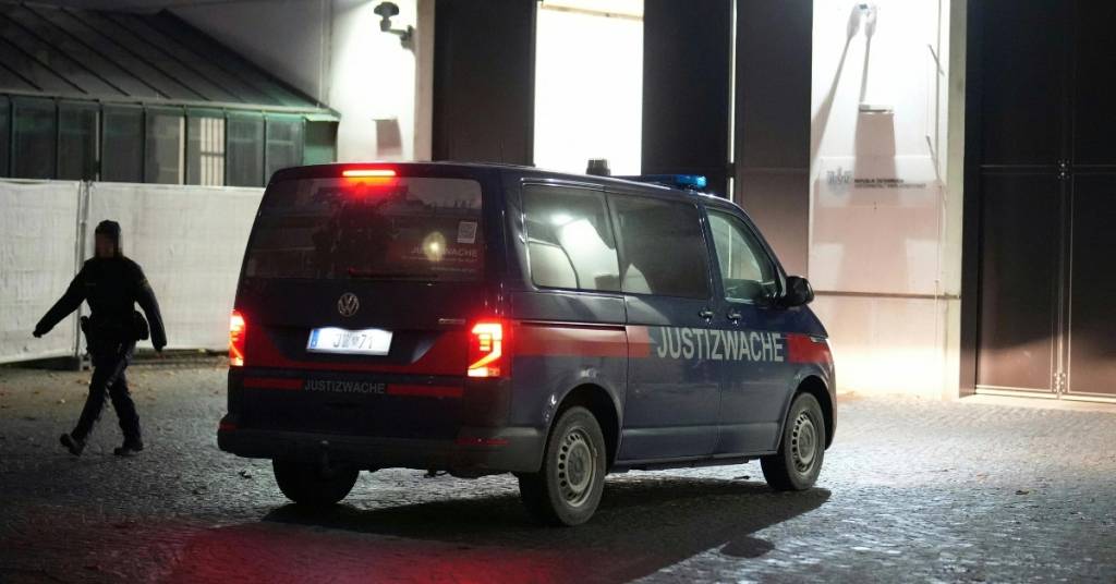 سرير ينهار وسيارات خاصة.. قصة السجين الذي يستنزف أموال النمسا سرير ينهار وسيارات خاصة.. قصة السجين الذي يستنزف أموال النمسا