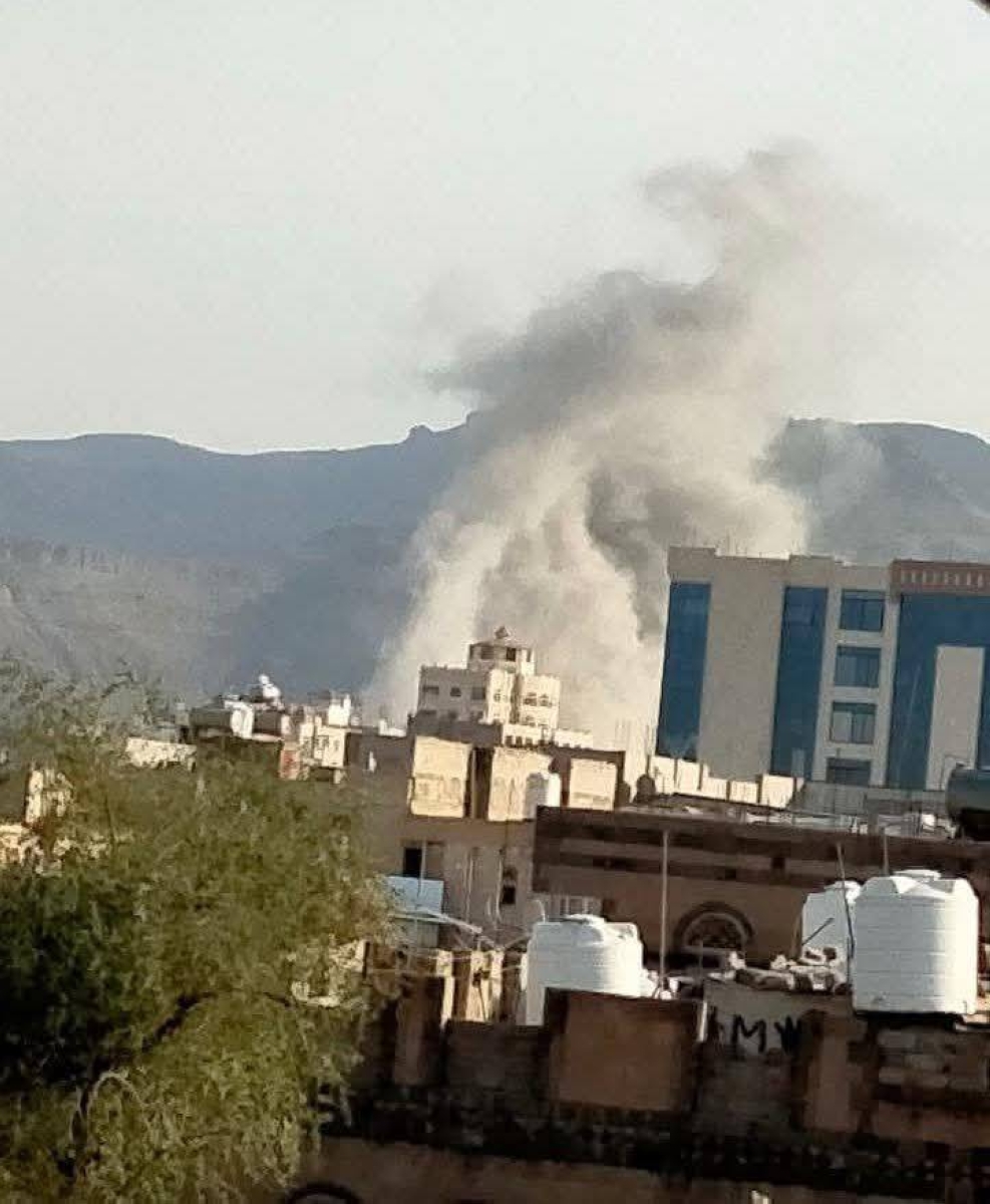 وسط تعتيم حوثي.. 10 غارات إسرائيلية عنيفة تهز صنعاء وسط تعتيم حوثي.. 10 غارات إسرائيلية عنيفة تهز صنعاء