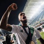 إيفان توني يعانق التاريخ.. والسومة يعادل رقماً سلبياً