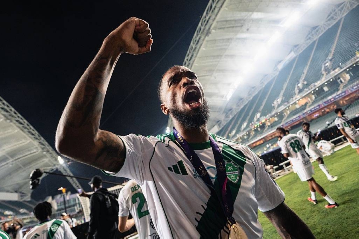 إيفان توني يعانق التاريخ.. والسومة يعادل رقماً سلبياً