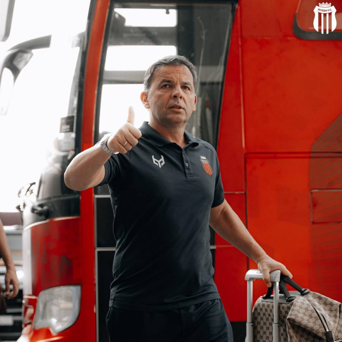 مدرب الرياض «كاليخا»: افتكاك الكرة من الهلاليين صعب وأعمل على تعويض الفوارق الجسمانية مدرب الرياض «كاليخا»: افتكاك الكرة من الهلاليين صعب وأعمل على تعويض الفوارق الجسمانية