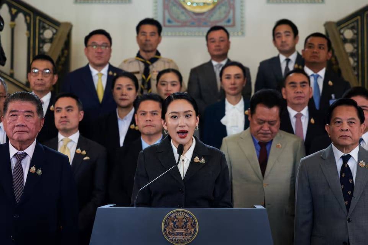 تايلاند: المحكمة الدستورية تطيح برئيسة الوزراء بسبب فضيحة دبلوماسية تايلاند: المحكمة الدستورية تطيح برئيسة الوزراء بسبب فضيحة دبلوماسية