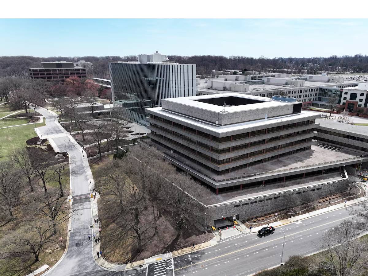 تسريب بيانات 300 مليون أمريكي