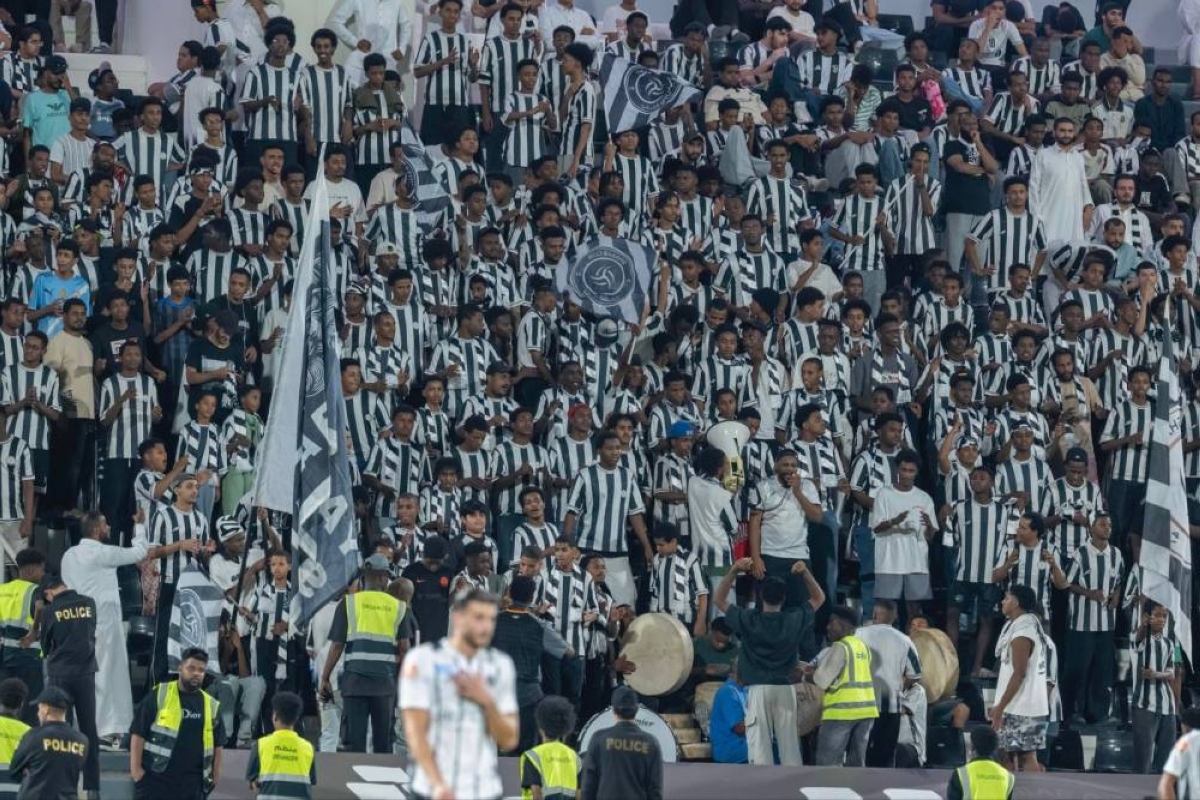 جماهير الشباب تصب غضبها على الإدارة واللاعبين