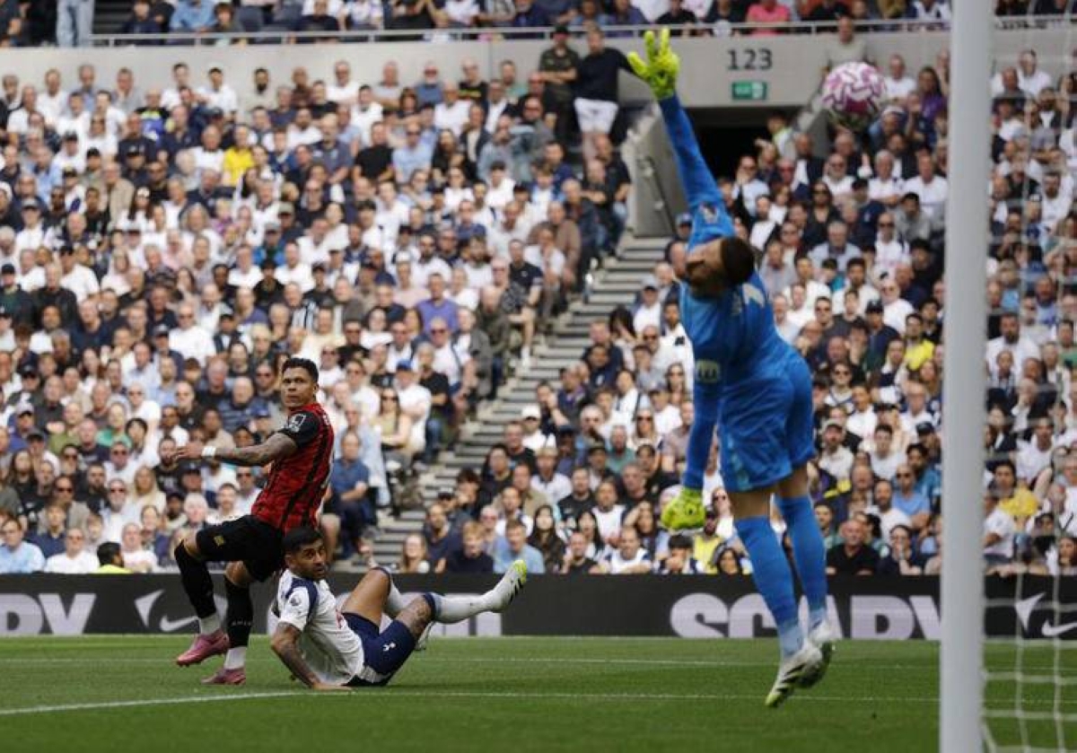 بورنموث يحرم توتنهام من صدارة الدوري الإنجليزي