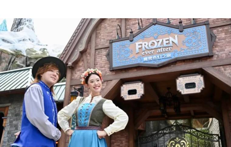 «ديزني لاند» تحت الصدمة.. مأساة تودي بحياة سائح داخل لعبة «ديزني لاند» تحت الصدمة.. مأساة تودي بحياة سائح داخل لعبة