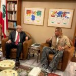 رئيس وزراء لبنان يستقبل عمرو دياب في منزله.. ما القصة؟