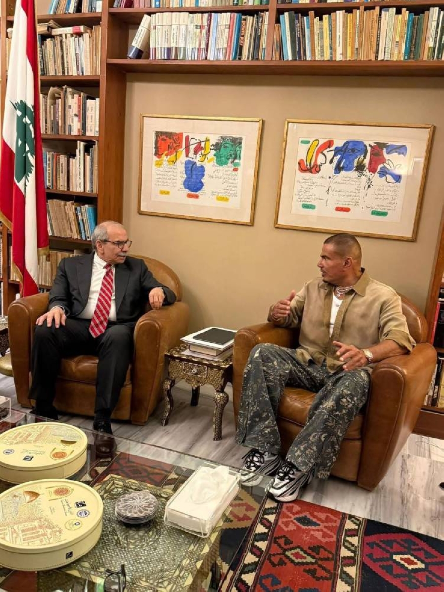 رئيس وزراء لبنان يستقبل عمرو دياب في منزله.. ما القصة؟ رئيس وزراء لبنان يستقبل عمرو دياب في منزله.. ما القصة؟