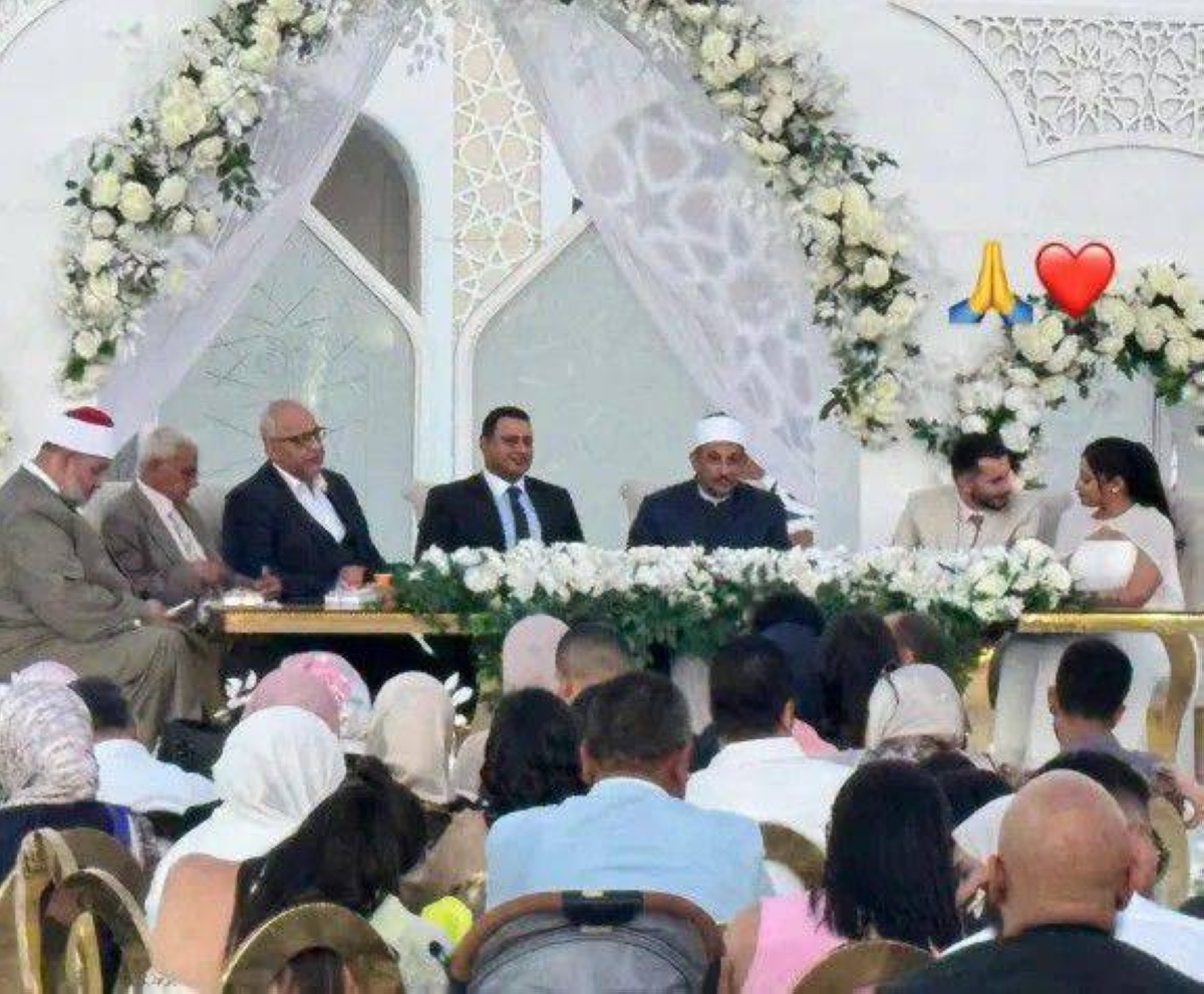 «وسط غياب تام لنجوم الفن».. بيومي فؤاد يحتفل بعقد قران نجله «وسط غياب تام لنجوم الفن».. بيومي فؤاد يحتفل بعقد قران نجله