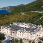 بوتين يصل الصين.. وهجوم أوكراني يتسبب في حريق بجوار قصره