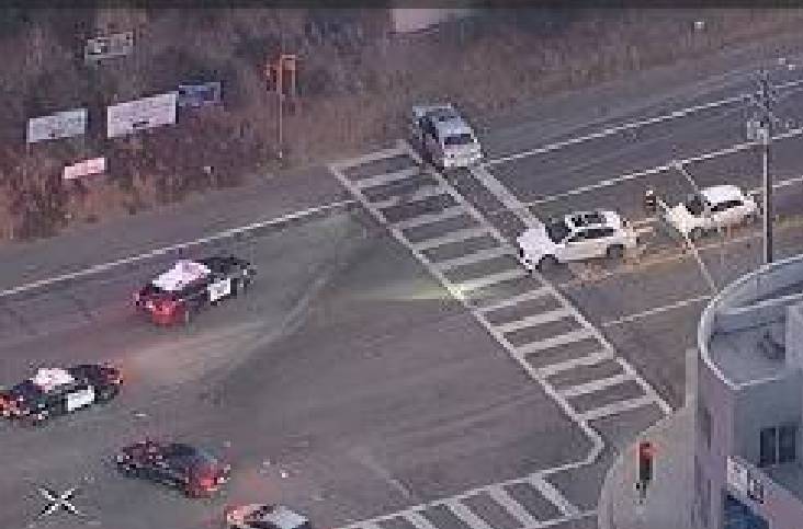 3 أطفال داخل سيارة مسروقة خلال مطاردة أمريكية شرسة 3 أطفال داخل سيارة مسروقة خلال مطاردة أمريكية شرسة