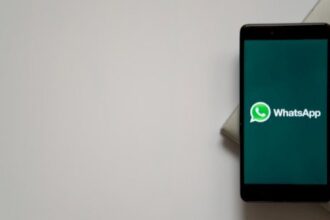 الذكاء الاصطناعي يكتب رسائل واتسآب بدلا عنك