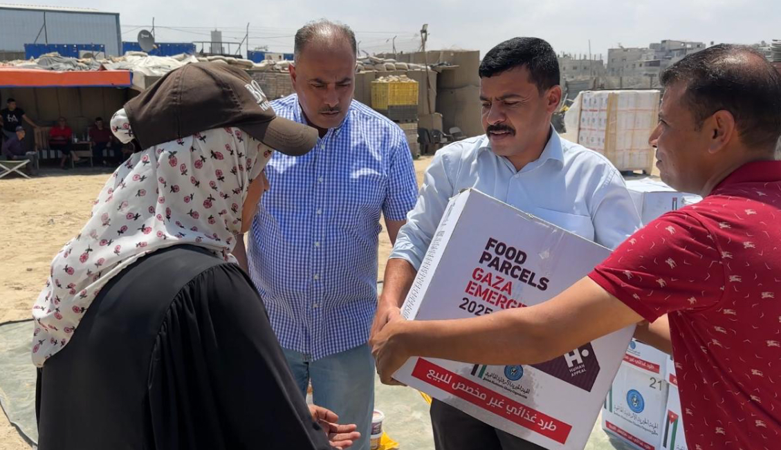 المستشفى الميداني الأردني جنوب غزة 7 يوزع مساعدات غذائية لأهالي القطاع المستشفى الميداني الأردني جنوب غزة 7 يوزع مساعدات غذائية لأهالي القطاع