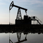 النفط يهبط دولارين للبرميل بفعل مخاوف إزاء إمدادات “أوبك+”