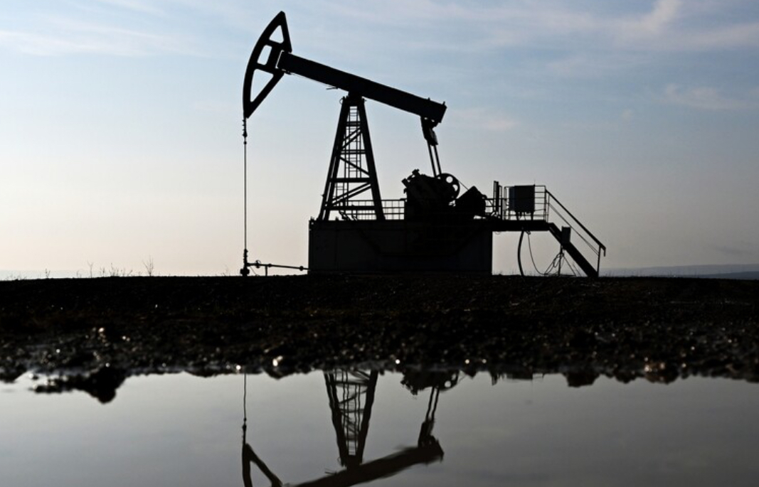 النفط يهبط دولارين للبرميل بفعل مخاوف إزاء إمدادات “أوبك+”