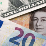 تراجع طفيف الإسترليني مقابل الدولار وارتفاع مقابل اليورو
