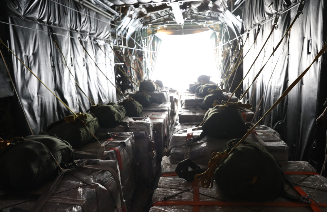 الأردن يواصل إيصال المساعدات إلى غزة عبر إنزالات جوية جديدة