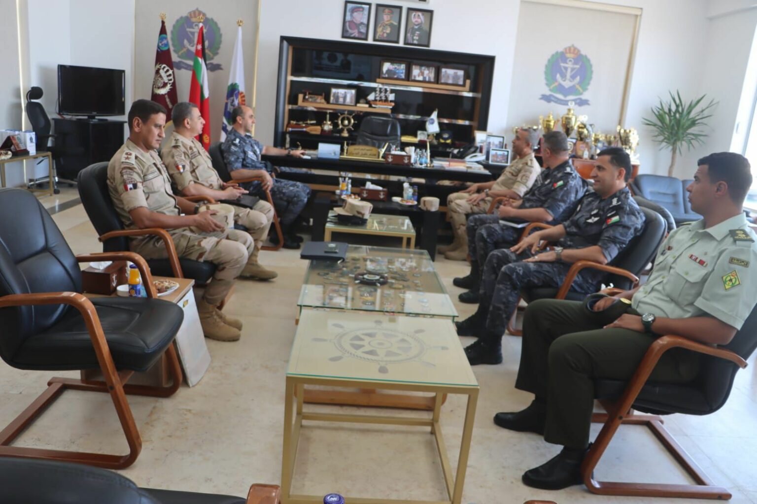 وفد عسكري مصري يزور القوة البحرية والزوارق الملكية وفد عسكري مصري يزور القوة البحرية والزوارق الملكية