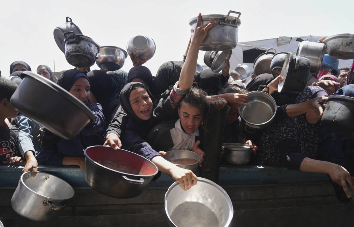 الحكومة الفلسطينية تُطالب بتحرك دولي فاعل لوقف المجاعة في غزة الحكومة الفلسطينية تُطالب بتحرك دولي فاعل لوقف المجاعة في غزة