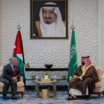 الملك يبحث مع ولي العهد السعودي التطورات في غزة والضفة الغربية